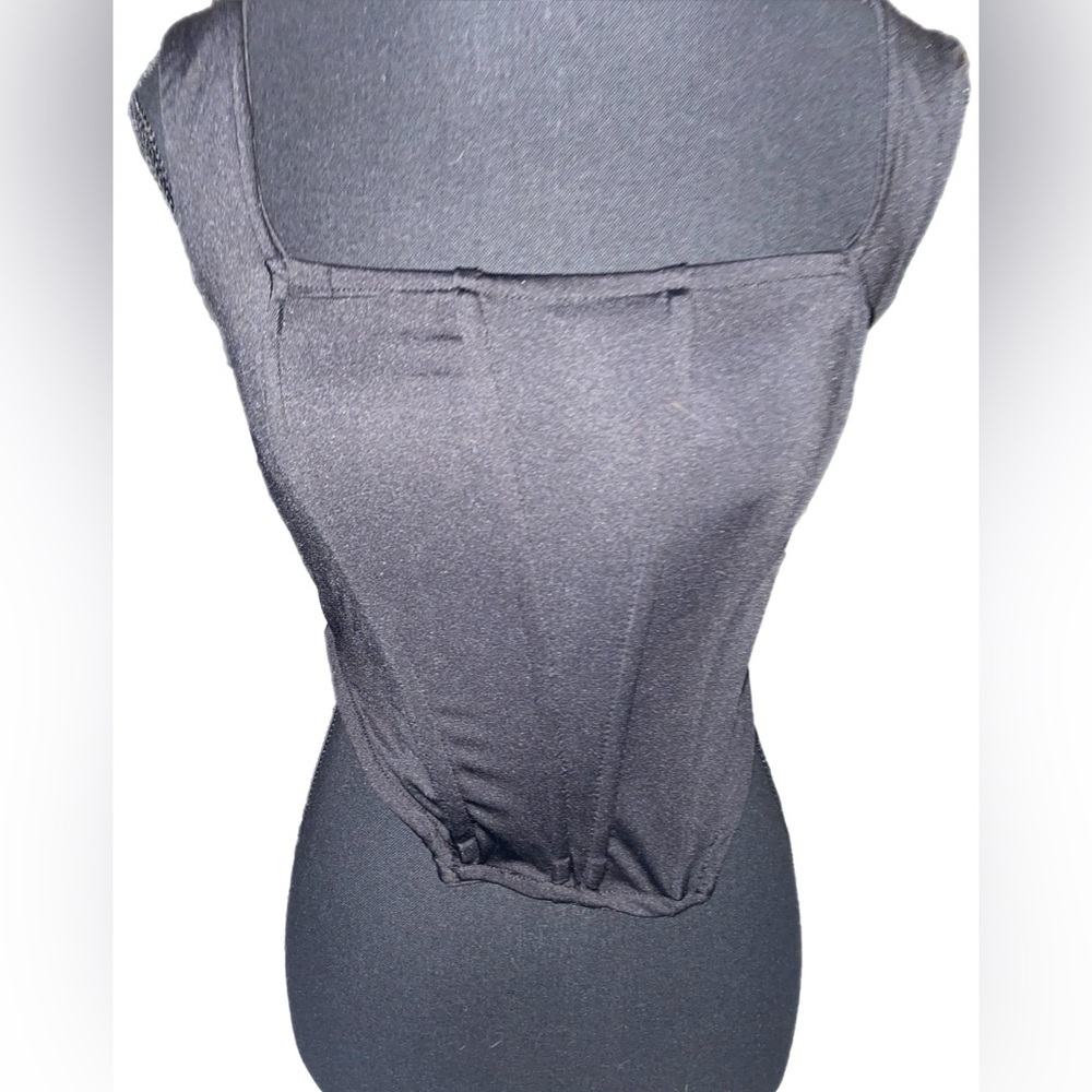 Sexy top with boneing and zip up back